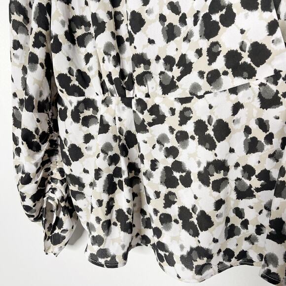 Cabi Medium White Black Gray Rosette Blouse Long Sleeve Print V Neck Wrap #5898 - Picture 4 of 10